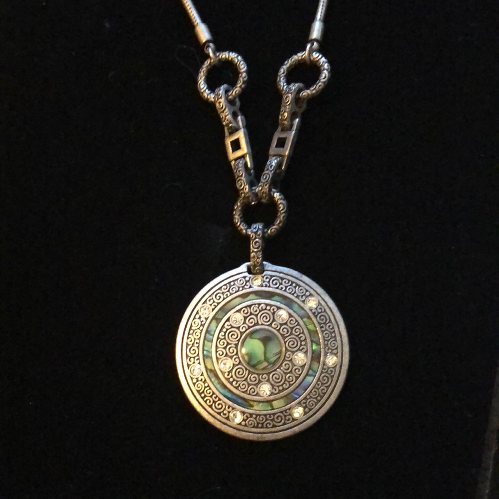 BNWT Lia Sophia necklace